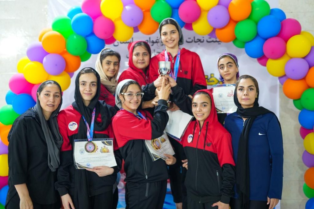 شناگران دختر